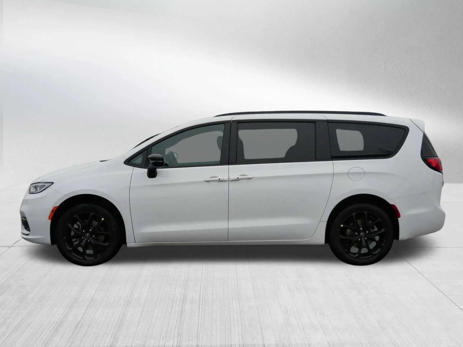 New 2026 Bright White Clear-Coat Exterior Paint Chrysler Select image 4