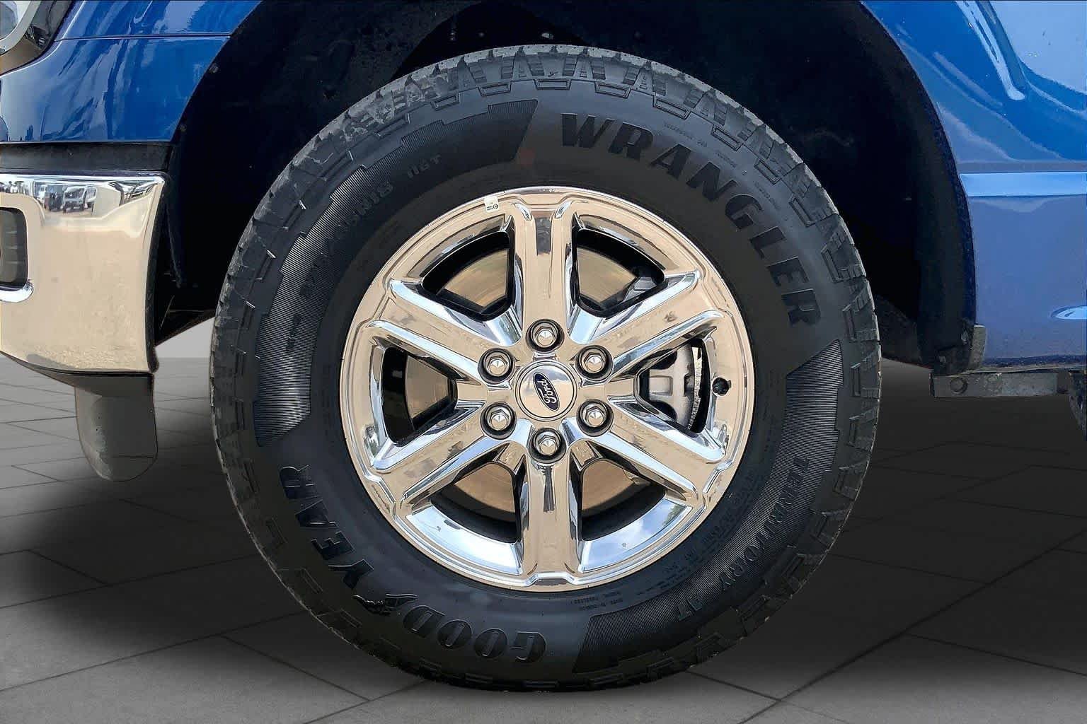 Used 2025 Atlas Blue Metallic Ford XLT image 11