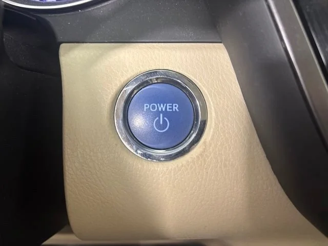 Used 2023  Toyota Hybrid LE image 9