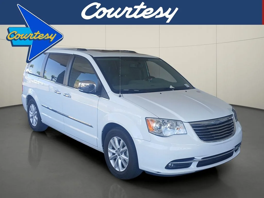 Used 2016 White Chrysler Limited image 1