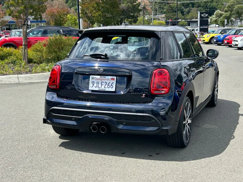Used 2024 MINI Yours Enigmatic Black met MINI Iconic image 5