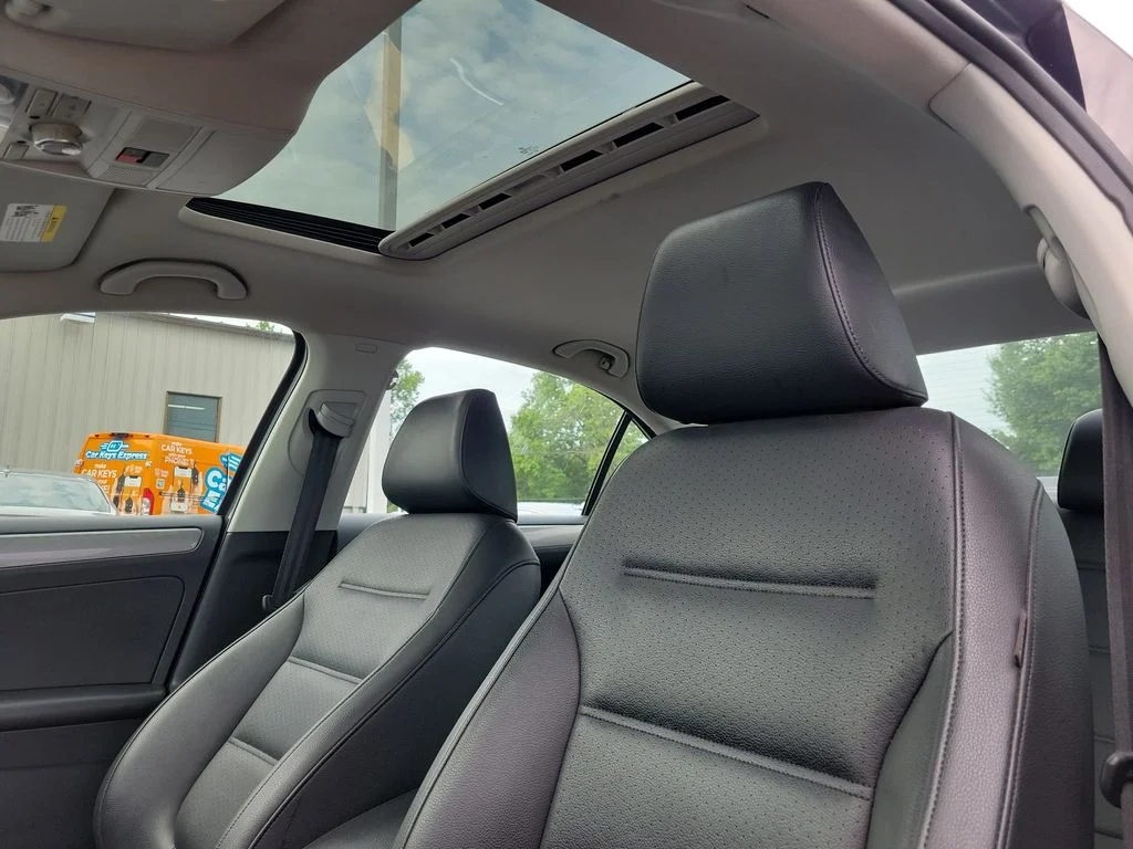 Used 2015 Gray Volkswagen 1.8T SE image 34