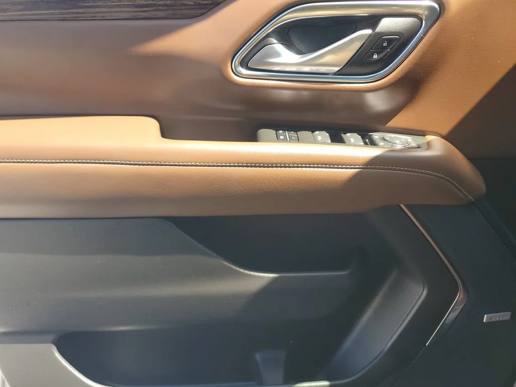 Used 2022 EMPIRE BEIGE METALLIC Chevrolet High Country image 23