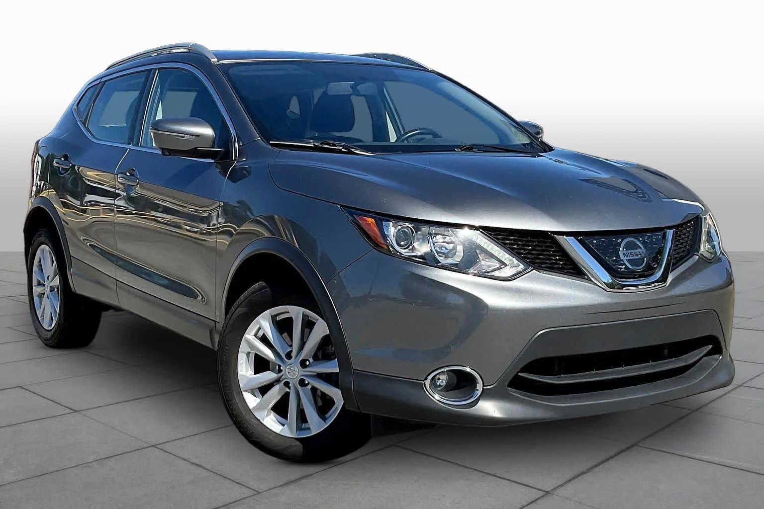 Used 2018 Gun Metallic Nissan SV image 3