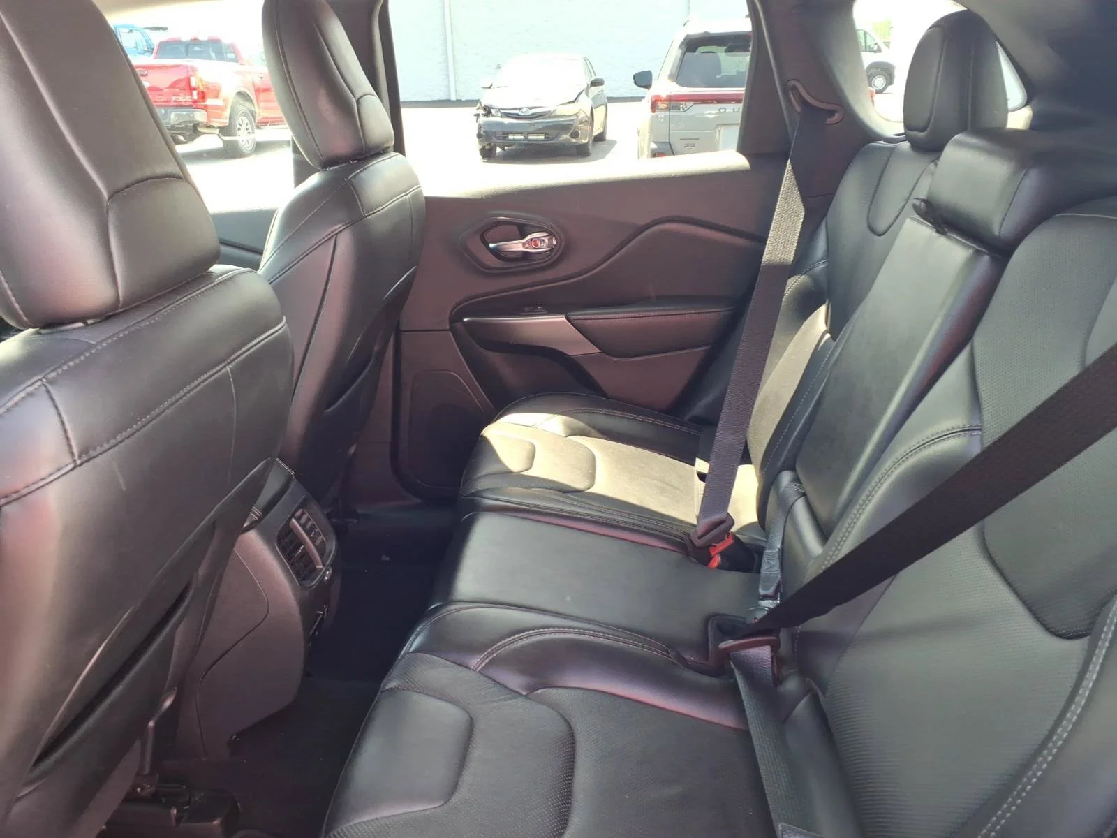 Used 2020 Diamond Black Crystal Pearlcoat Jeep Limited image 25