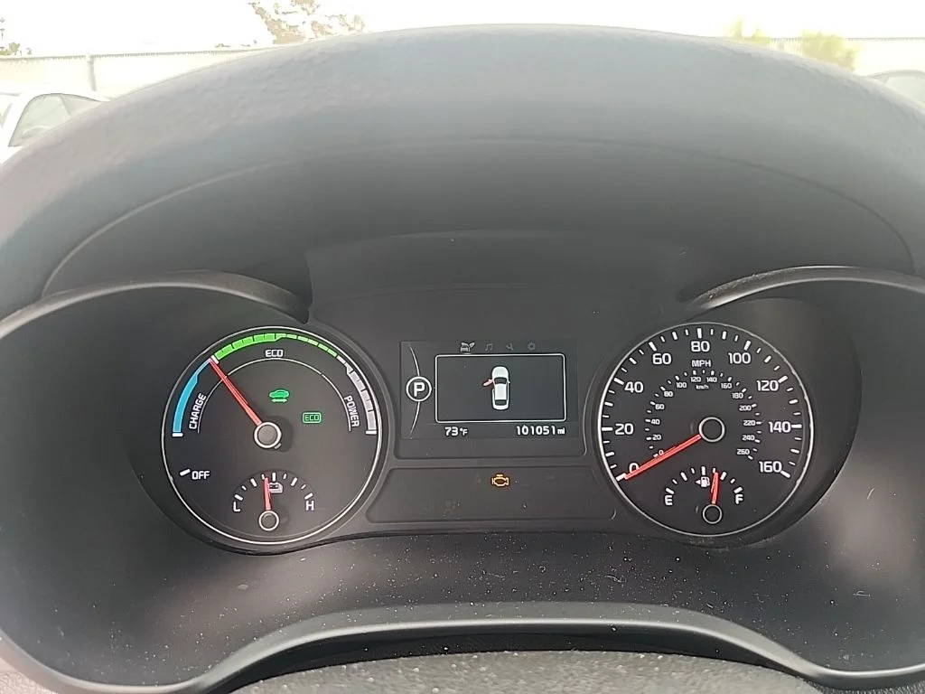 Used 2017 Gray Kia Base image 19