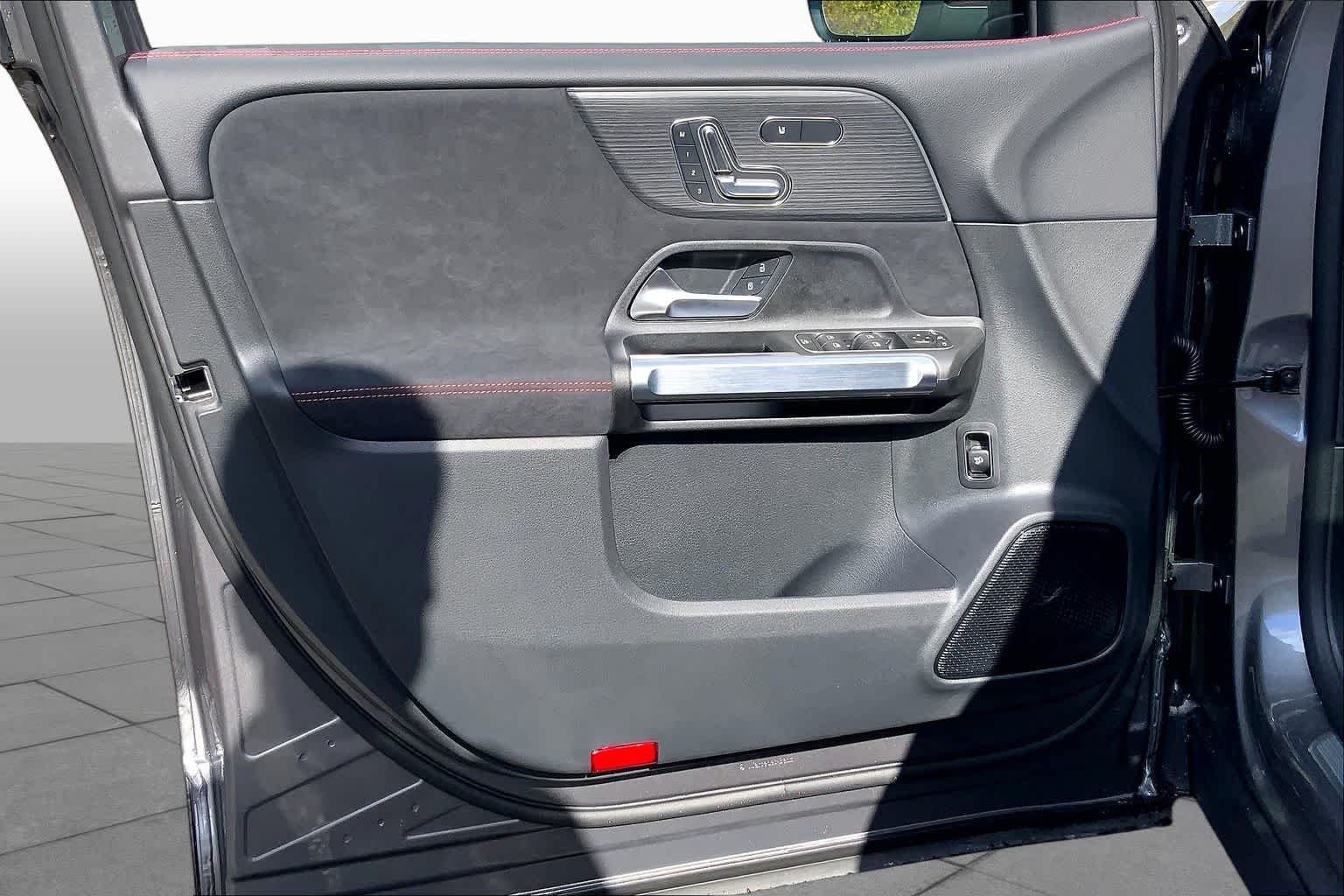 New 2026 Mountain Grey Metallic Mercedes-Benz GLB 250 image 10