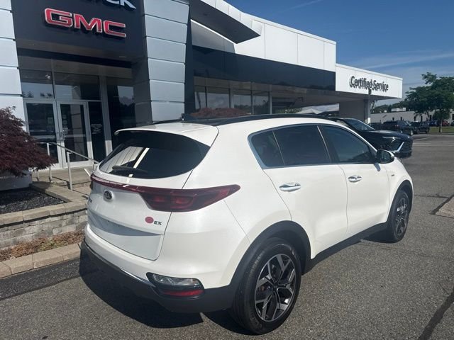 Used 2022 White Kia EX image 7
