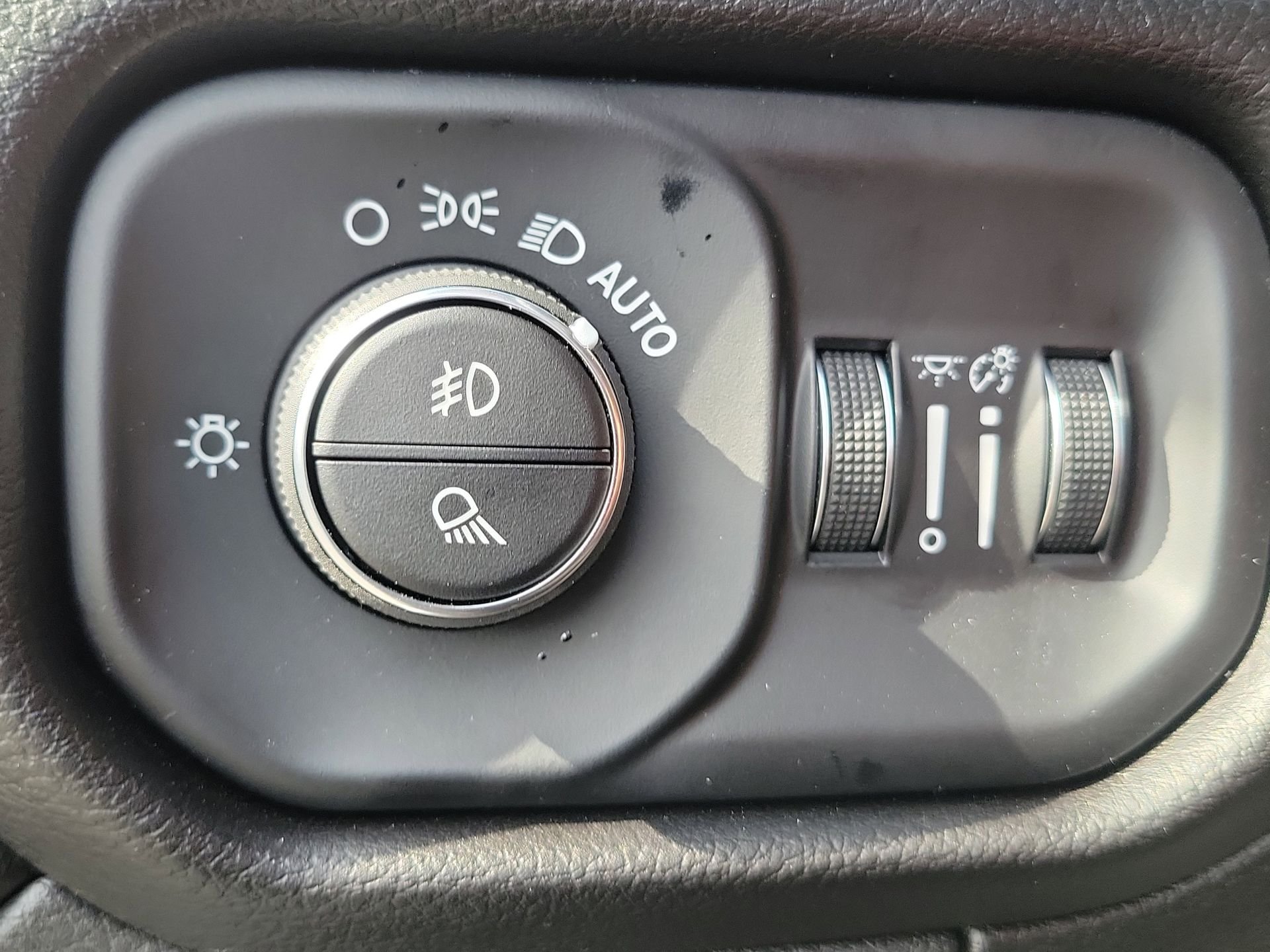 Used 2025 White Ram Laramie image 17
