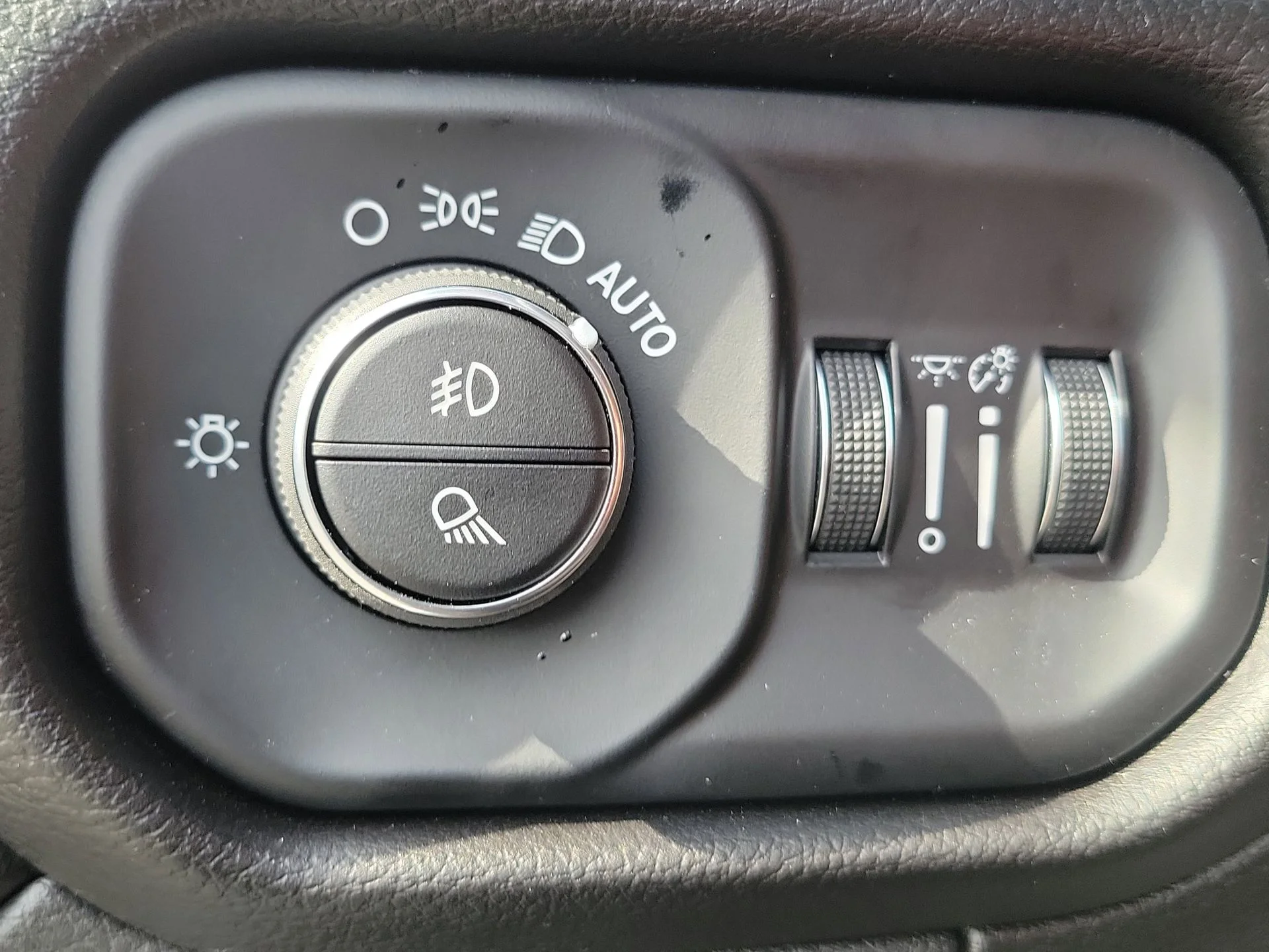 Used 2025 White Ram Laramie image 17