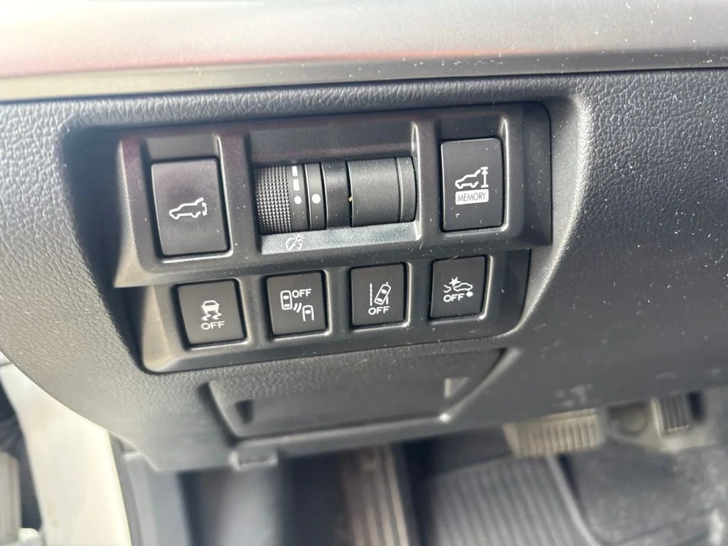 Used 2019 White Subaru 2.5i Limited image 16