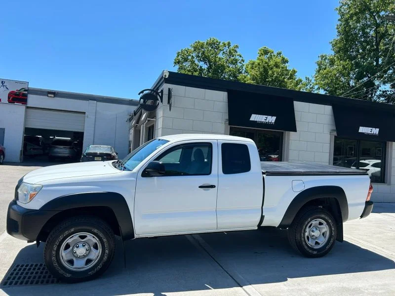 Used 2015 White Toyota Pickup 4D 6 ft image 4