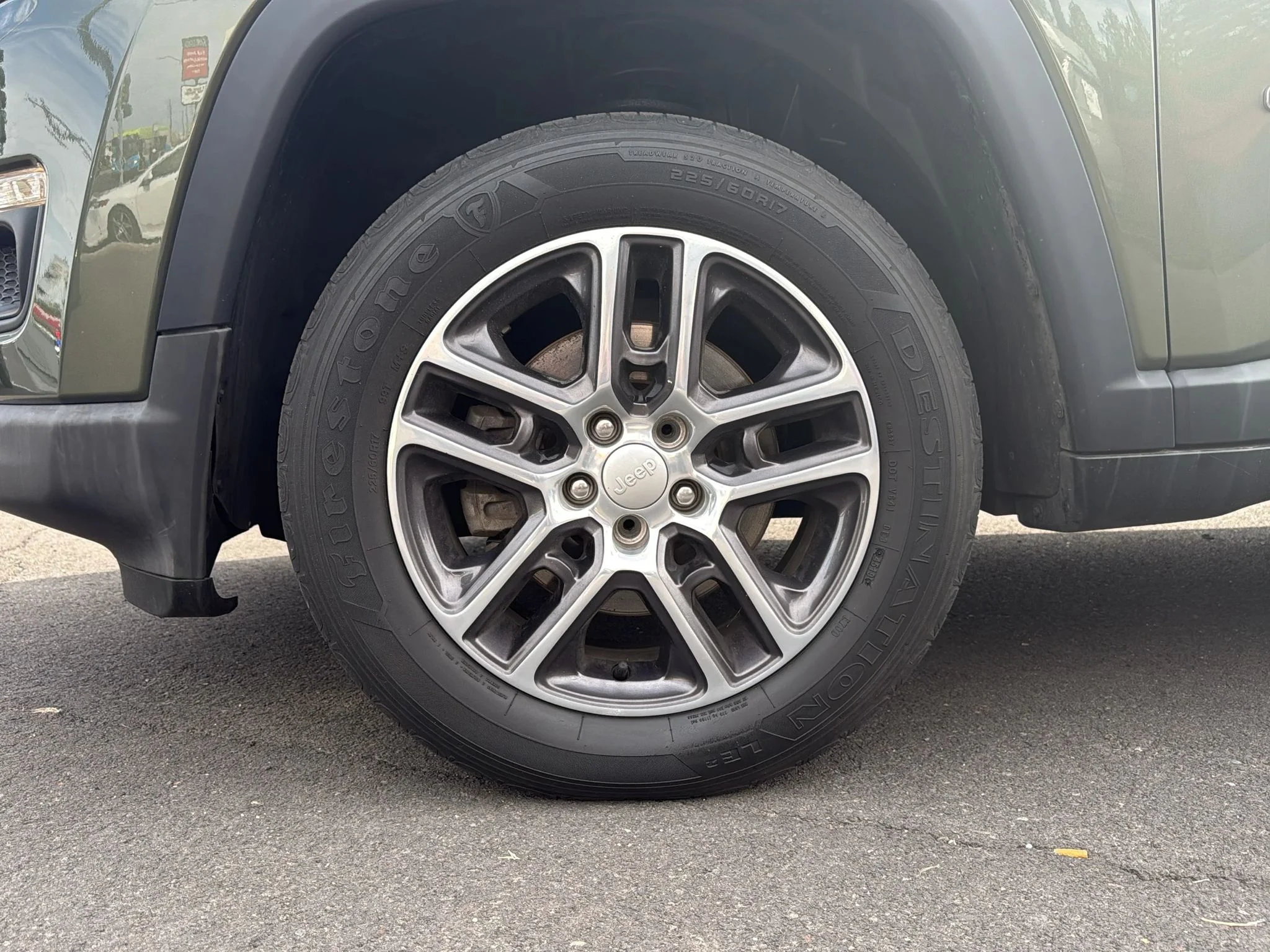 Used 2020 Olive Green Pearlcoat Jeep Latitude image 29