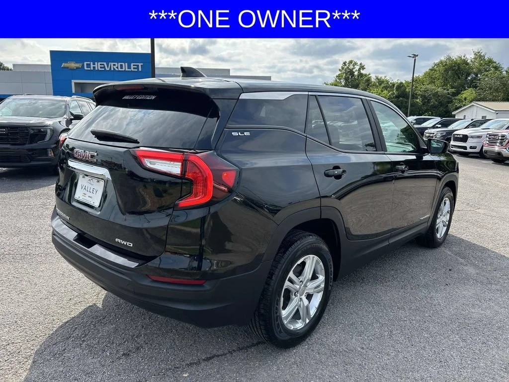 Used 2024 Ebony Twilight Metallic GMC SLE image 4