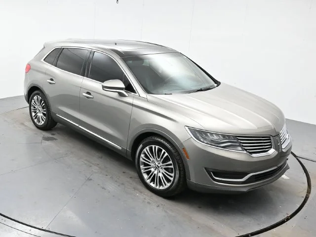 Used 2016 Luxe Metallic Lincoln Reserve image 34