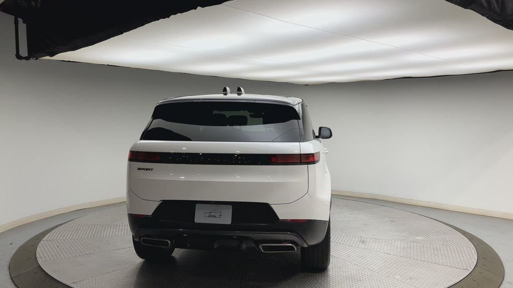 Used 2024 Fuji White Land Rover SE image 3