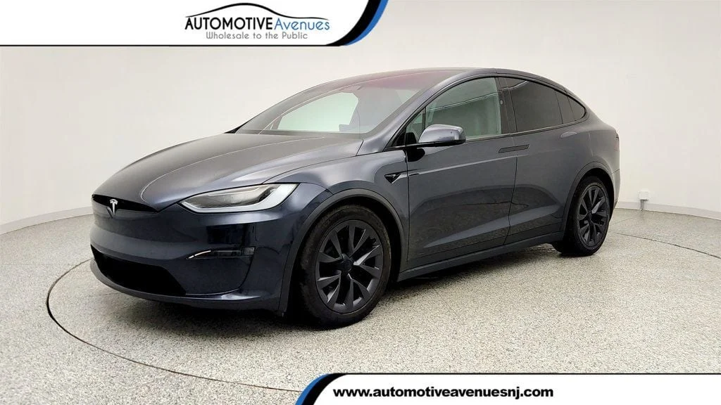 2024 Tesla Model X Long Range's photo