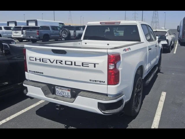 Used 2025 White Chevrolet Custom image 4
