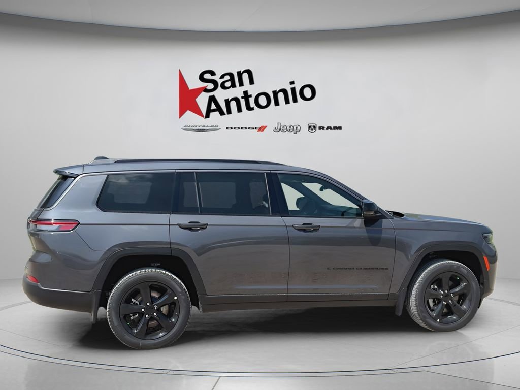 New 2026 Baltic Gray Metallic Clear-Coat Exterior Paint Jeep Limited image 16