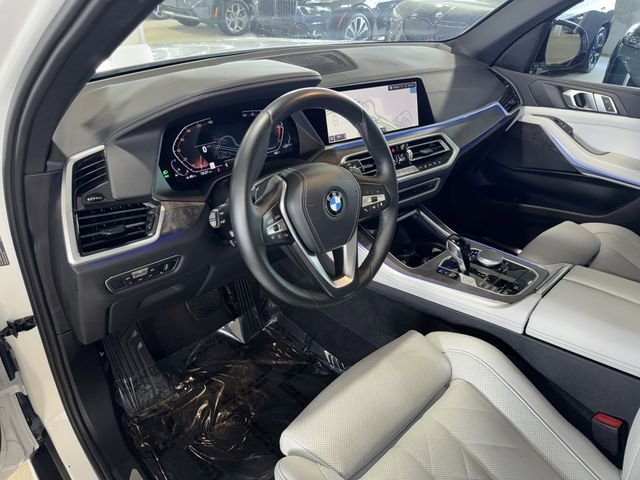 Used 2023 White Metallic BMW sDrive40i image 16