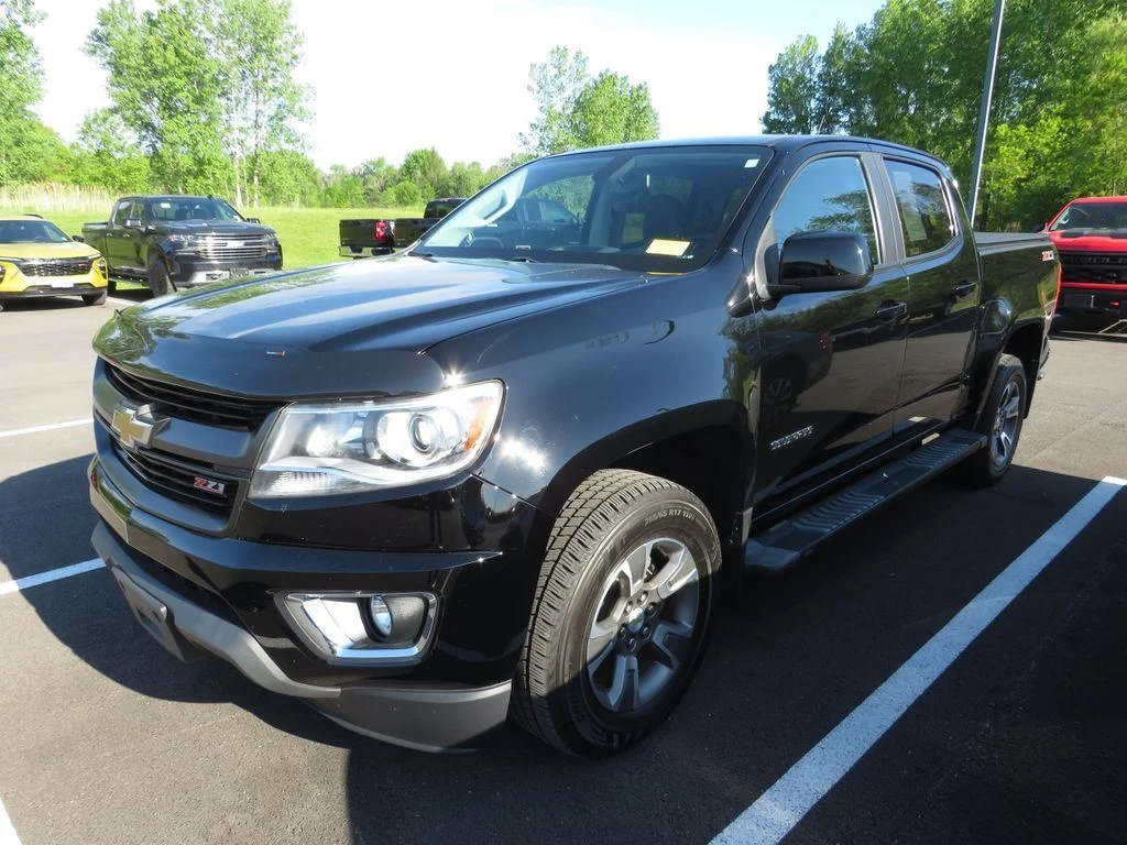 Used 2020 Black Chevrolet Z71 image 8