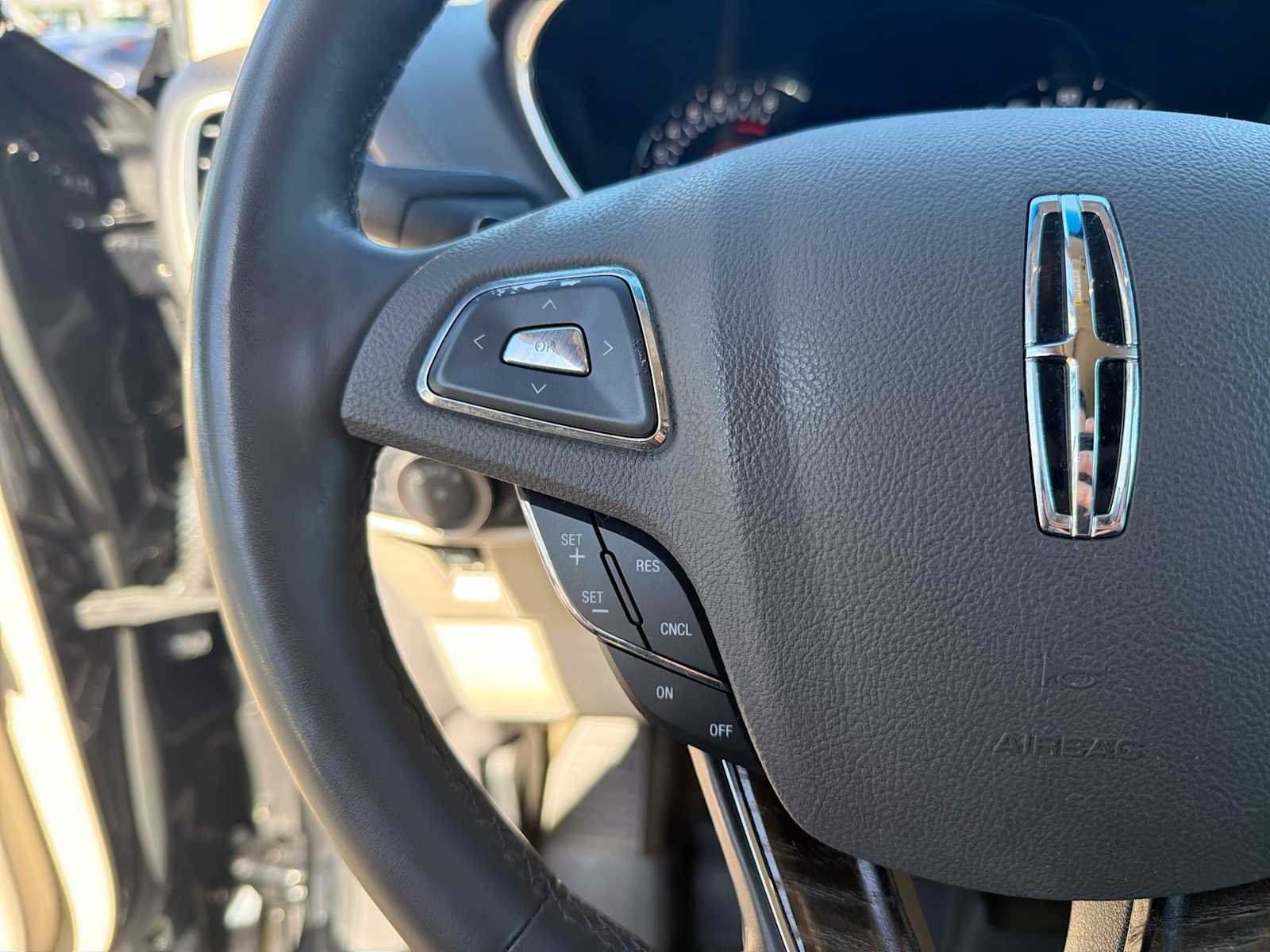 Used 2018 Black Velvet Lincoln Reserve image 25