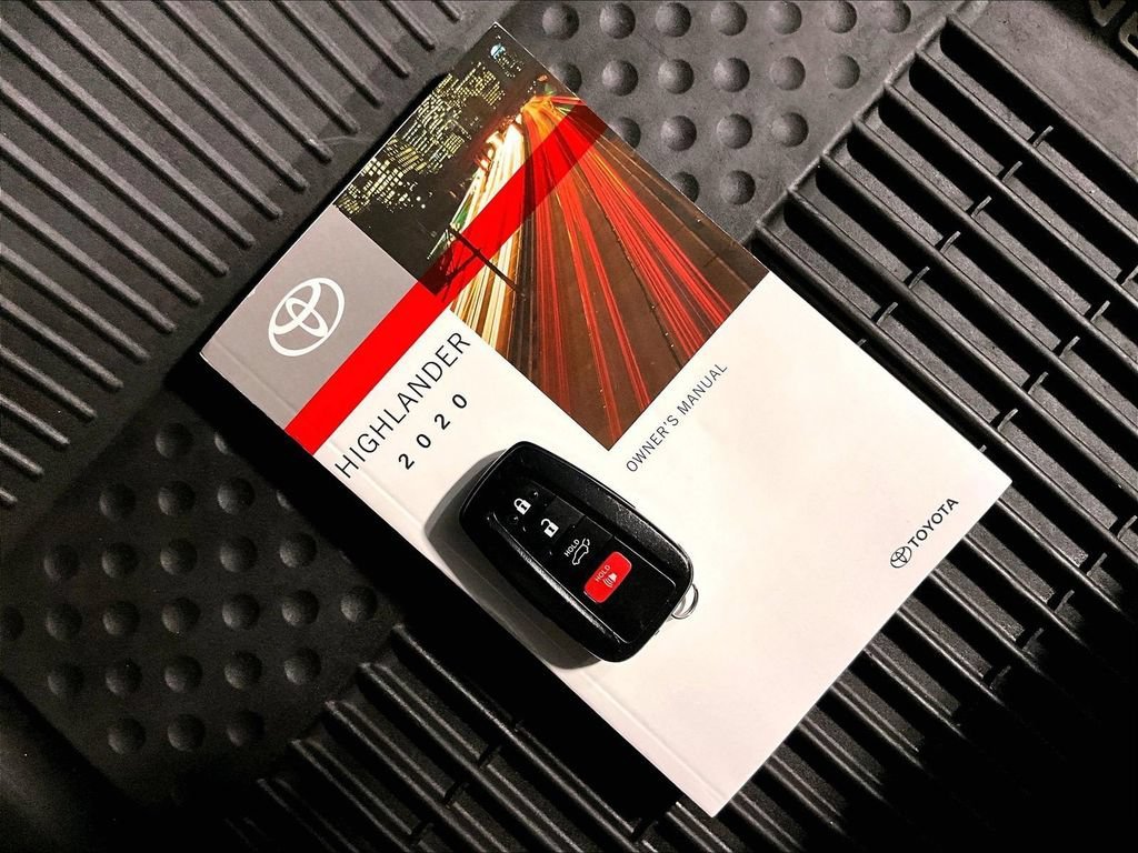 Used 2020 Moon Dust Toyota XLE image 32