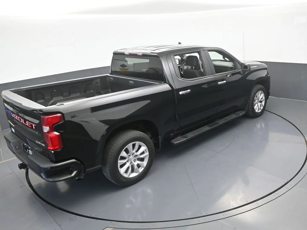 Used 2021 Black Chevrolet Custom image 44