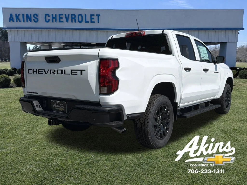 New 2026 Summit White Chevrolet WT image 5