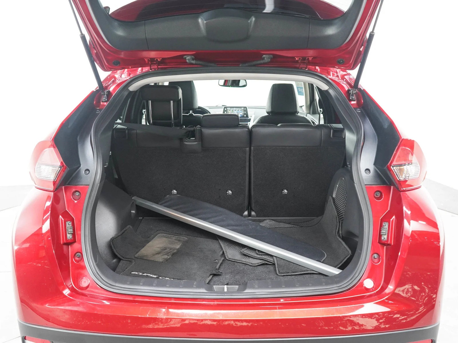 Used 2018 Red Mitsubishi SEL image 16