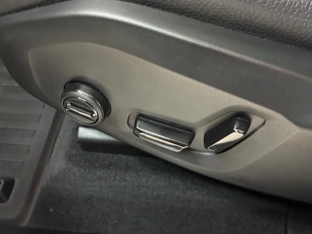 2024 Volvo XC60 Plus - Photo 19