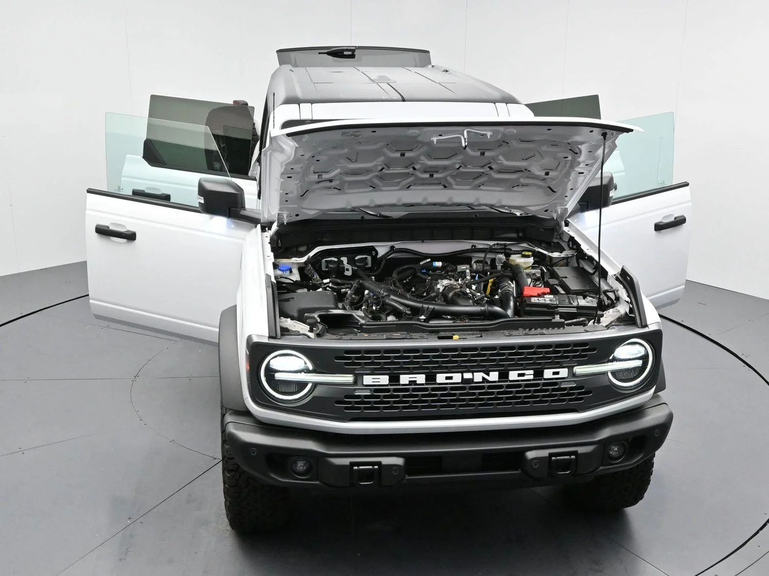 Used 2025 Oxford White Ford Badlands image 44