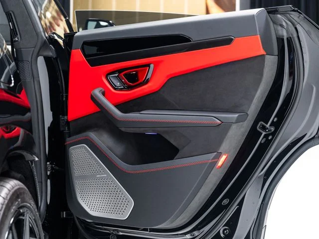 Used 2025 Black Lamborghini SE image 48