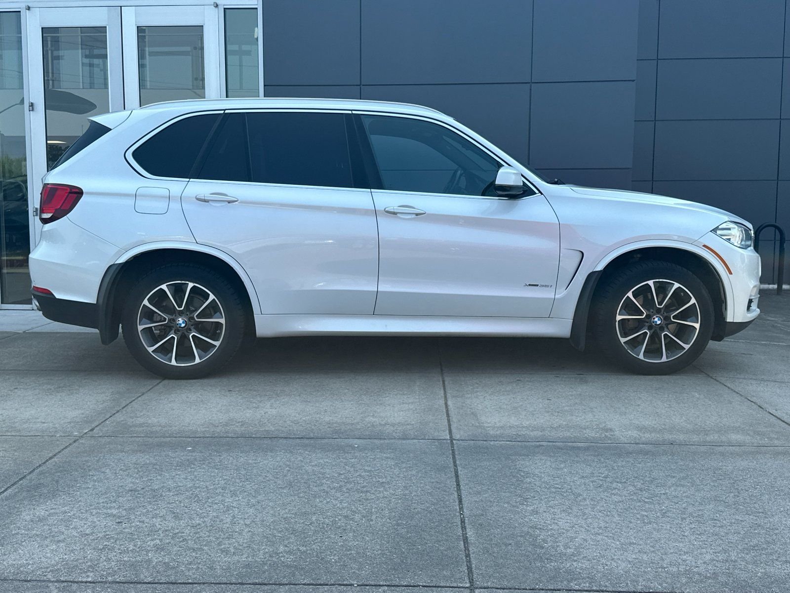 Used 2017 White Metallic BMW xDrive35i image 2