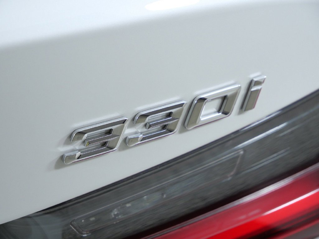 New 2026 Mineral White Metallic BMW 330i xDrive image 12