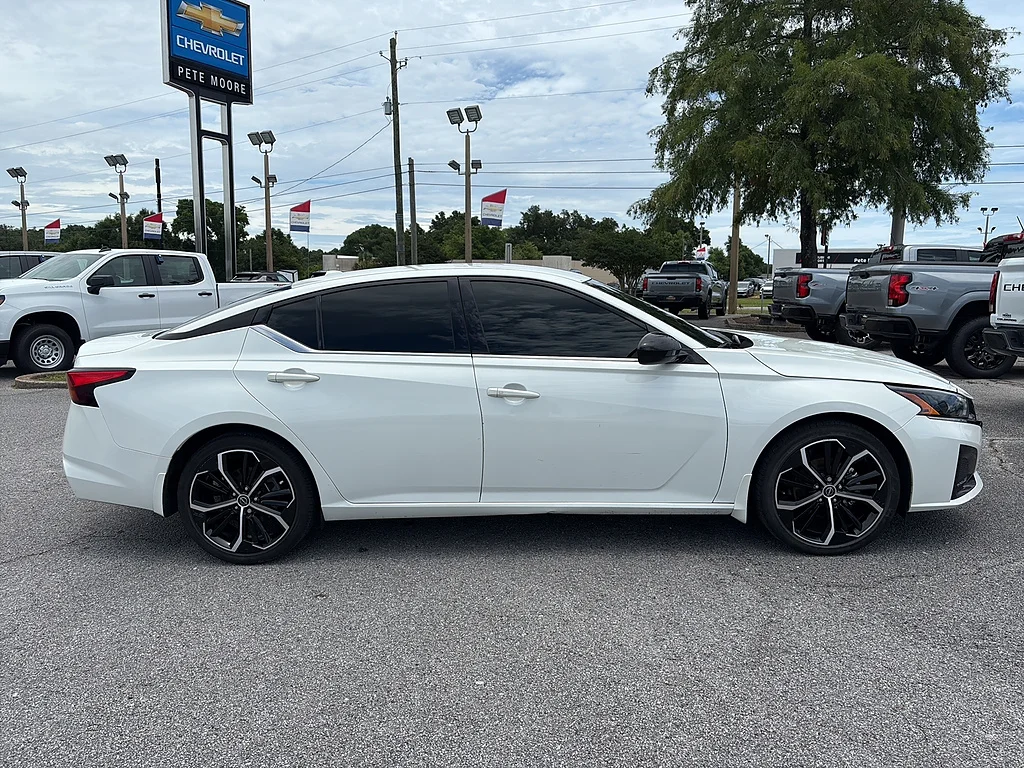 Used 2024 WHITE Nissan  image 4