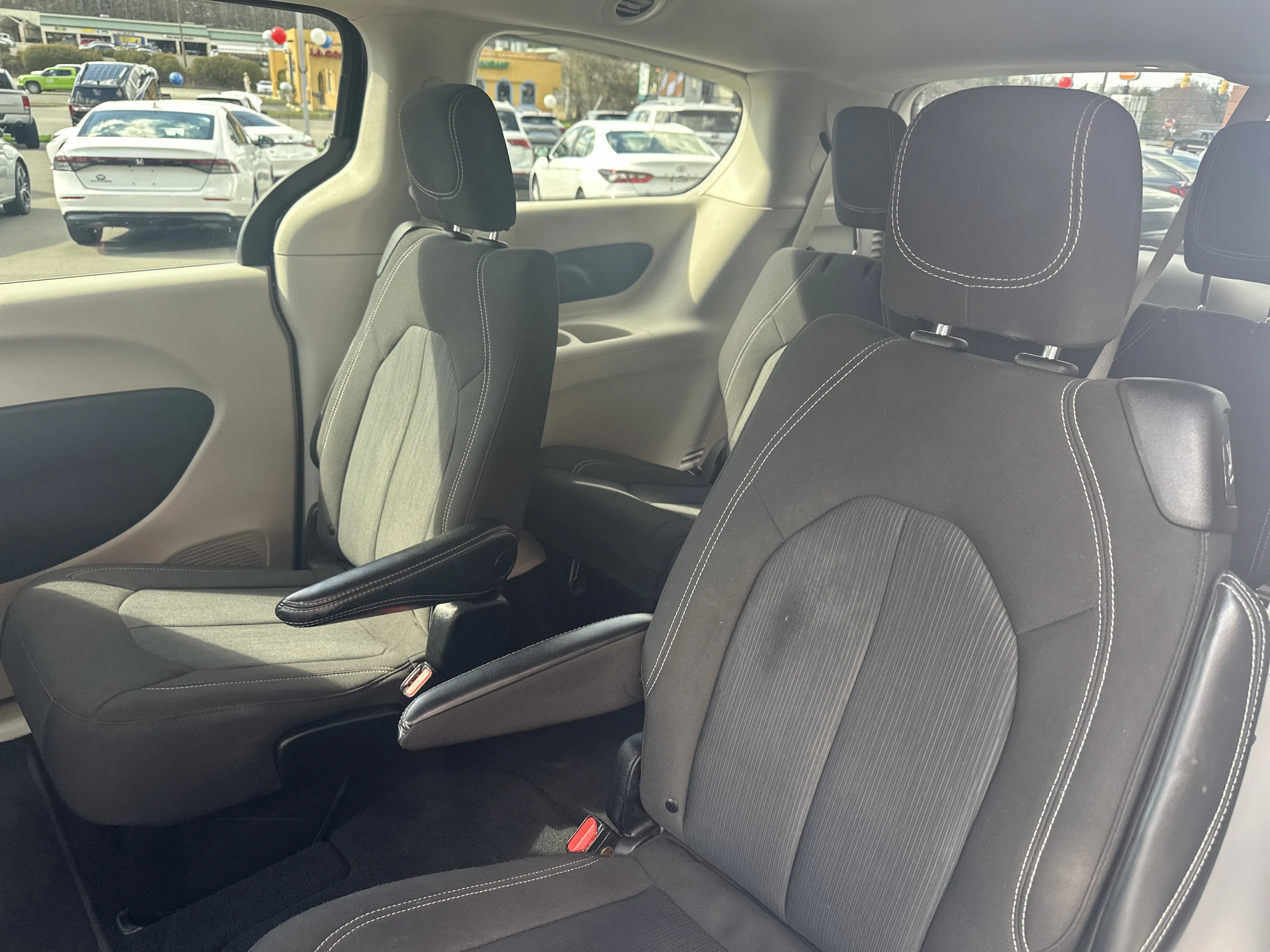 2023 Chrysler Voyager LX - Photo 22
