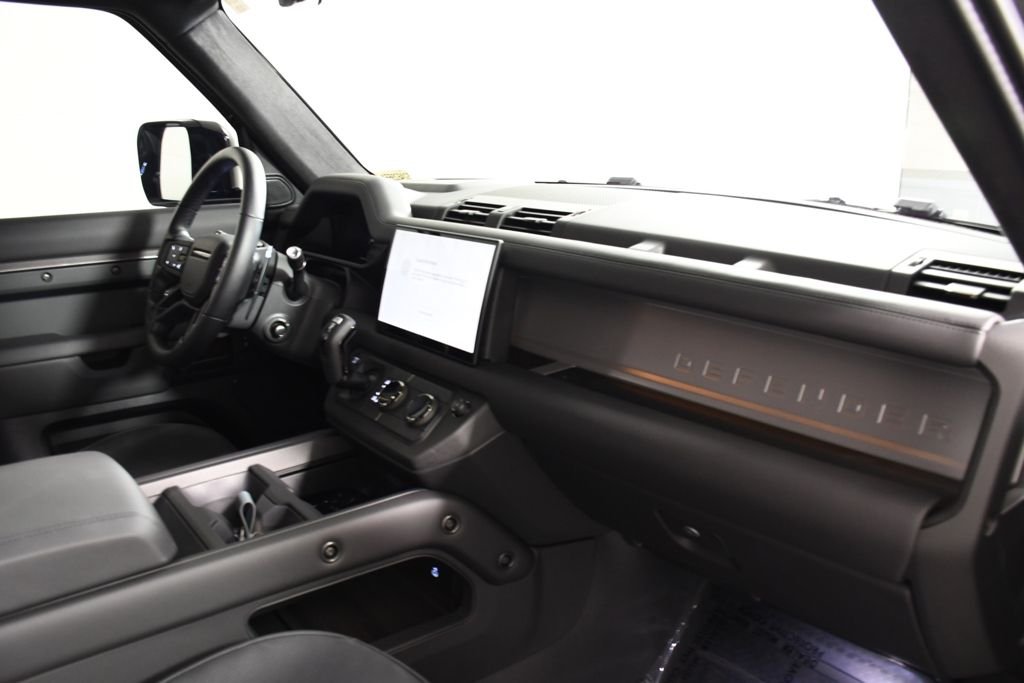 Used 2025 Charente Grey Metallic Land Rover OCTA image 19