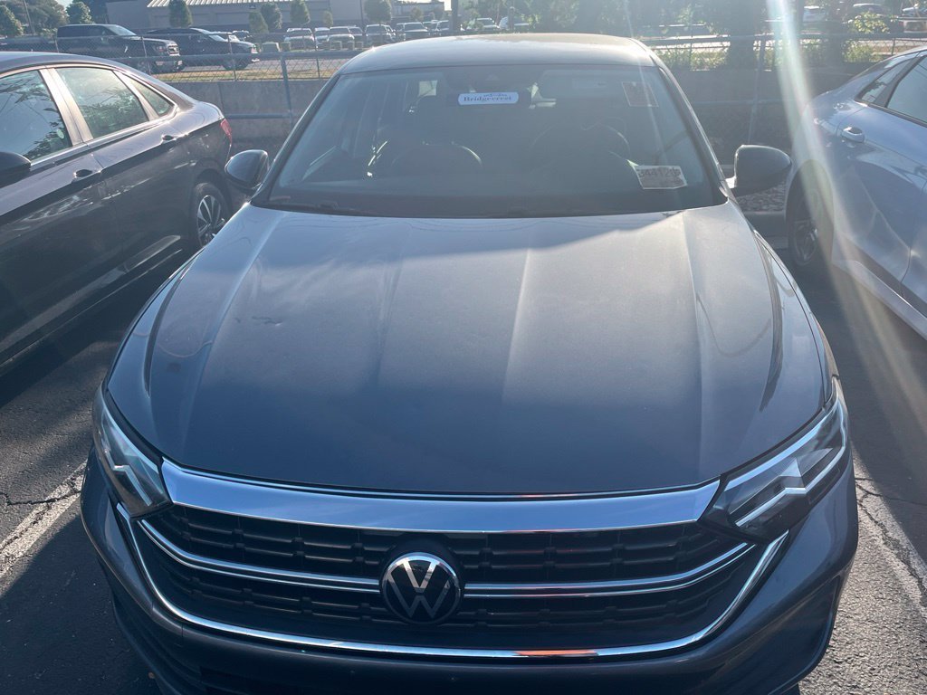 Used 2024 Platinum Gray Metallic Volkswagen 1.5T SE image 2