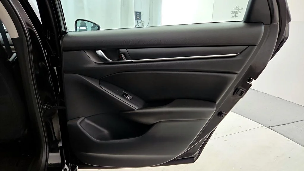 Used 2020  Honda LX image 18