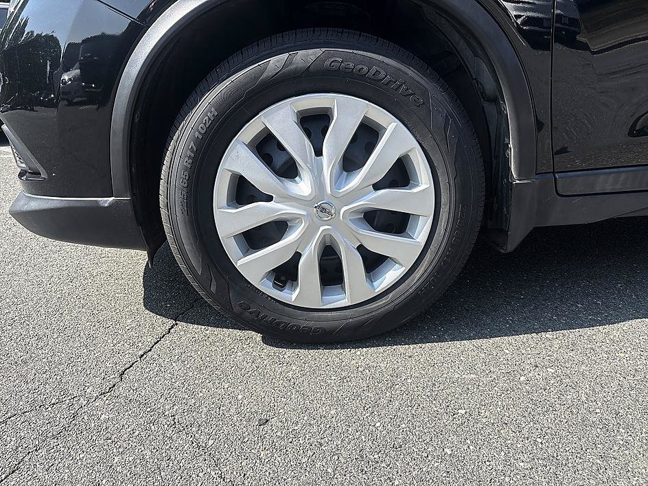 Used 2016 Magnetic Black Nissan S image 6