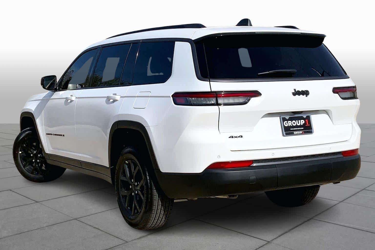 New 2026 Bright White Clear-Coat Exterior Paint Jeep Laredo Altitude image 12