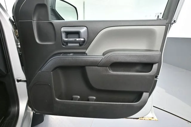 Used 2016 Silver Chevrolet LS image 34