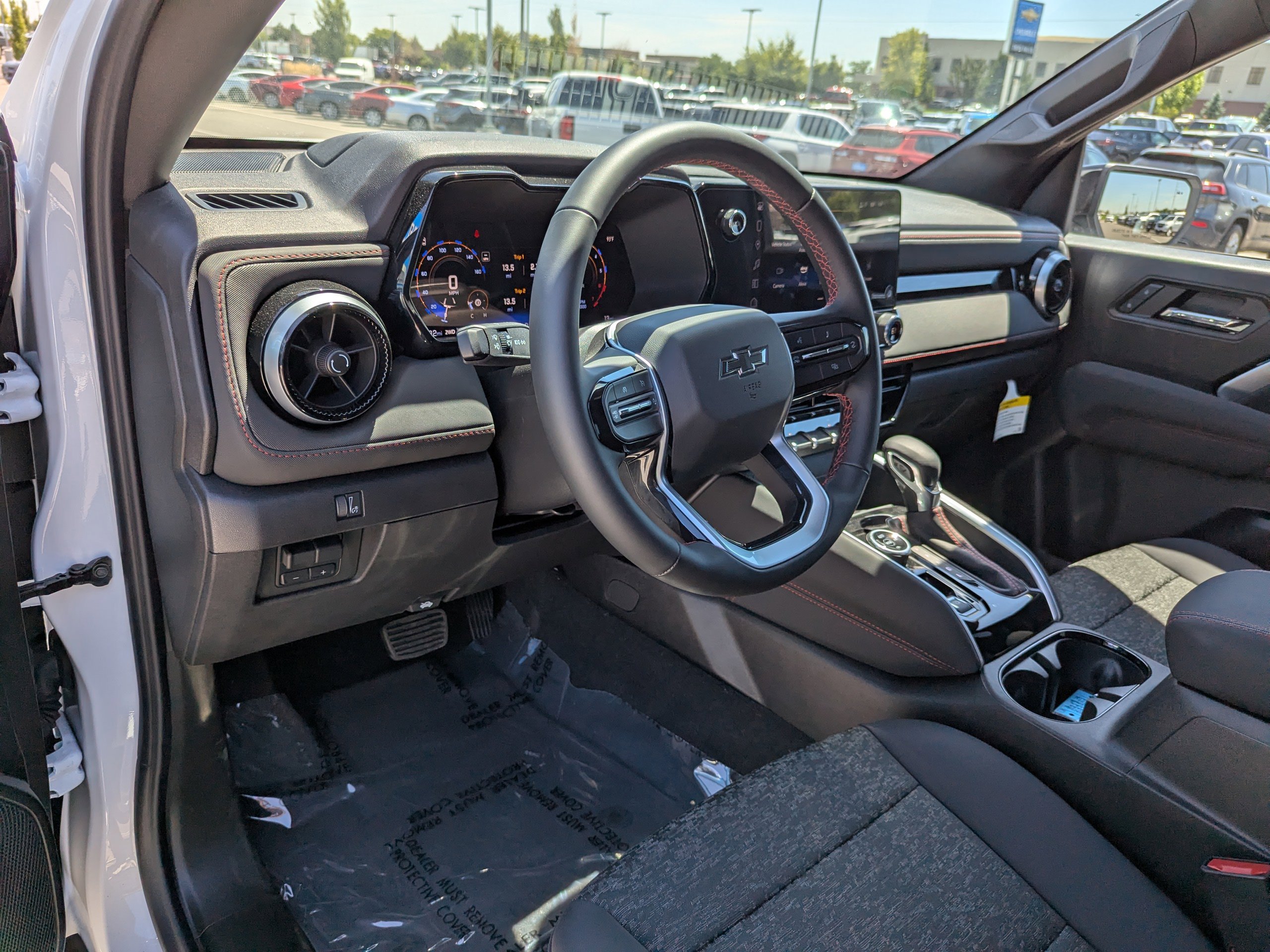2025 Chevrolet Colorado Z71 - Photo 11
