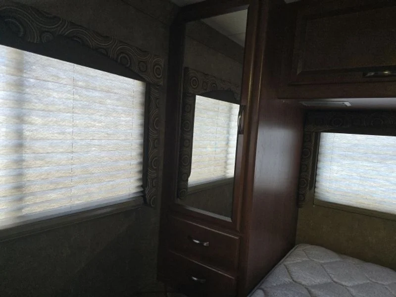 Used 2014 Oxford White Ford Base image 32