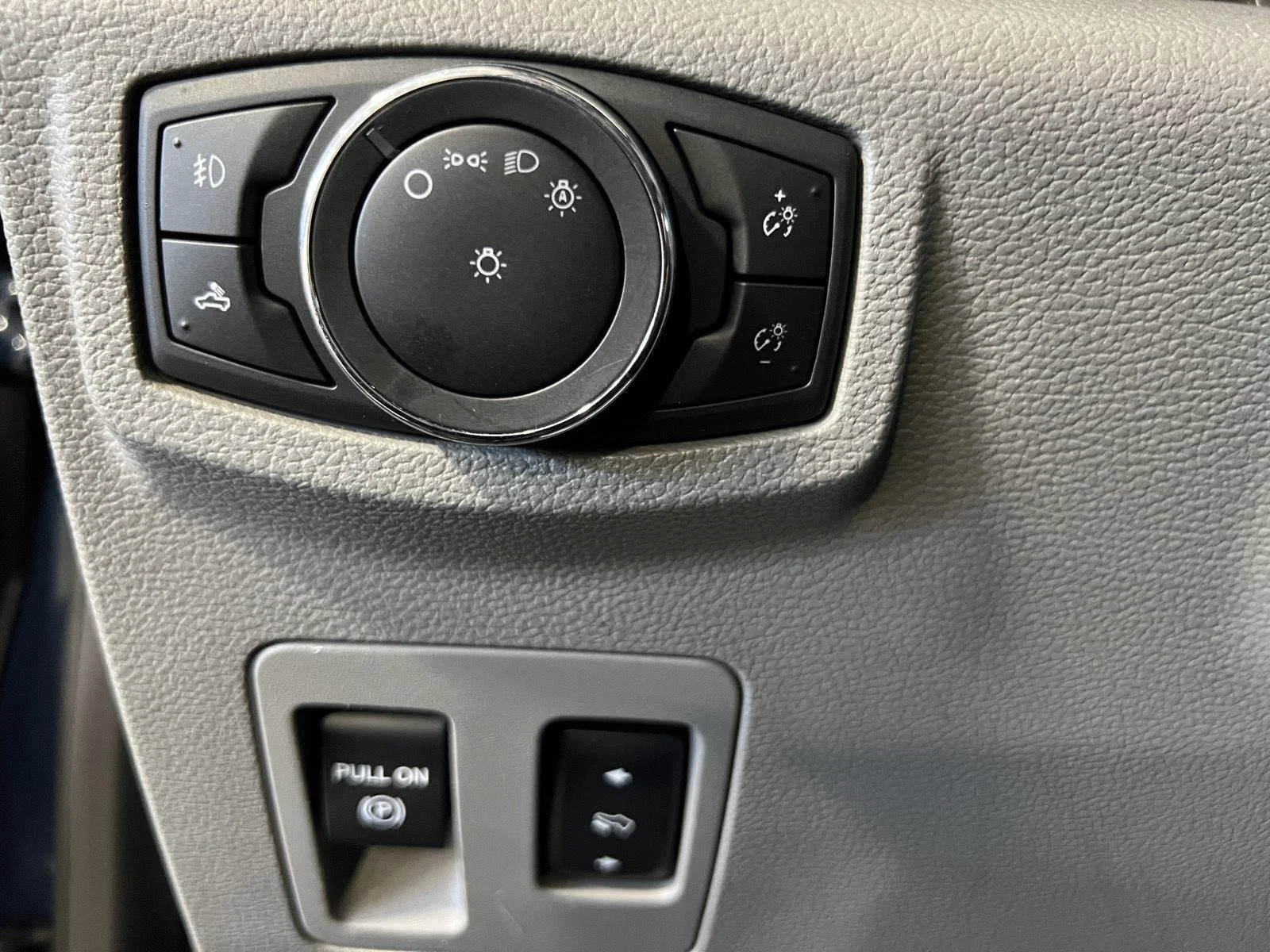 Used 2015 Blue Jeans Metallic Ford XLT image 28