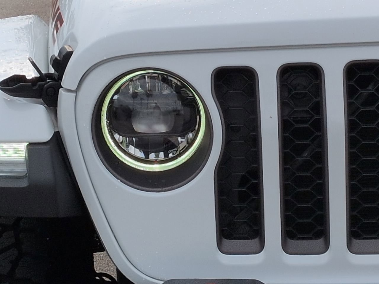 Used 2023 Bright White Clearcoat Jeep Mojave image 9