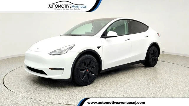 2023 Tesla Model Y Long Range AWD w/ Traffic-Aware Cruise Control
