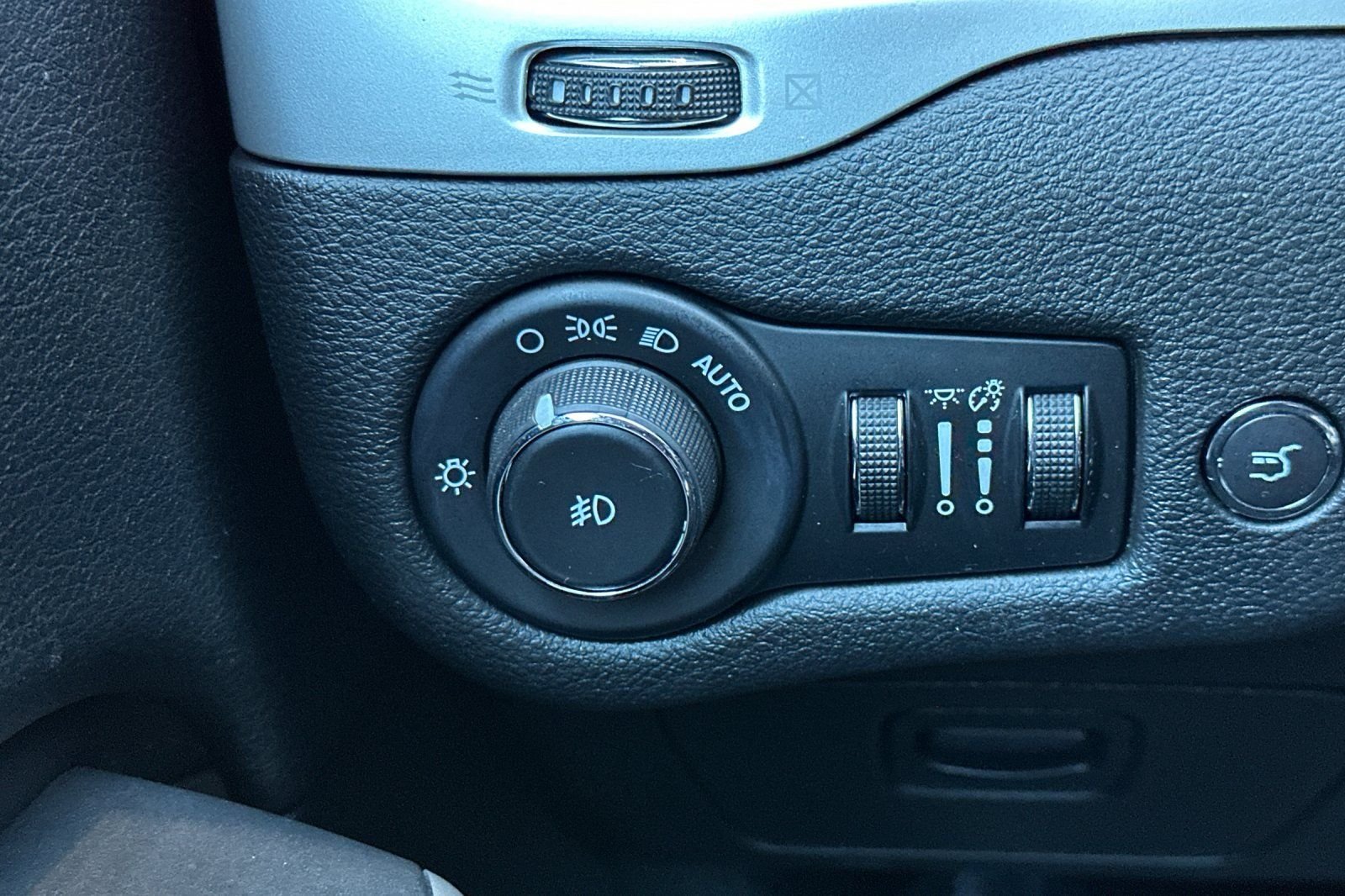 2018 Jeep Cherokee Latitude Plus - Photo 33