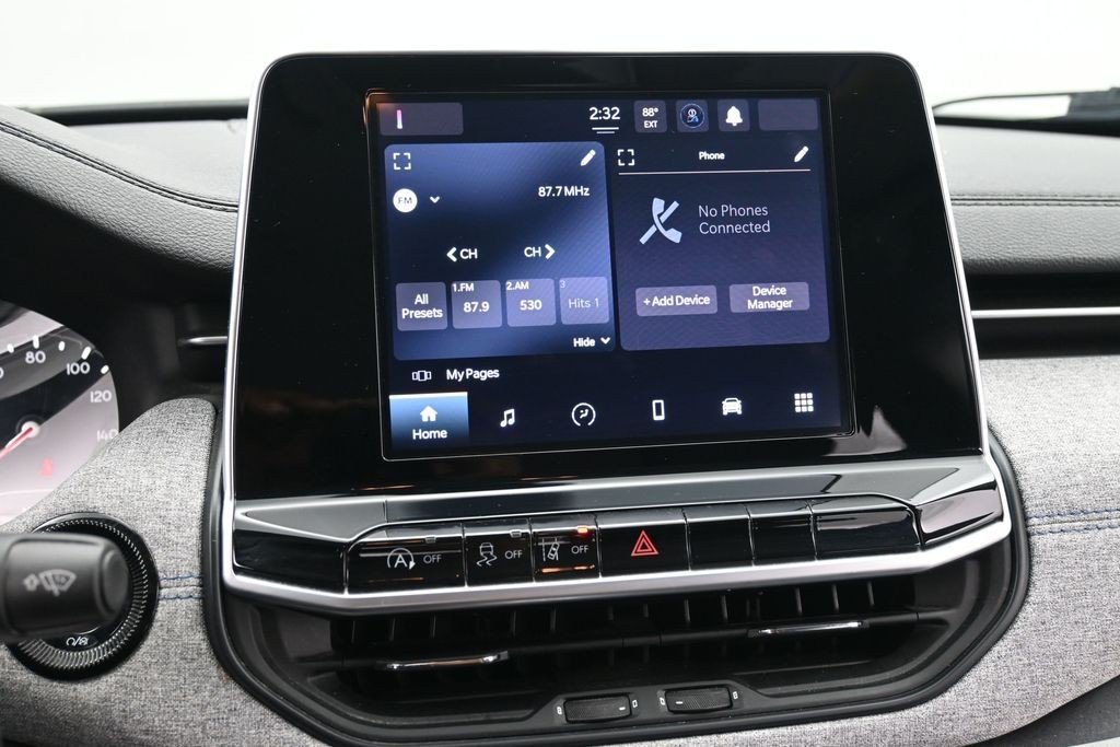 Used 2022 Bright White Clearcoat Jeep Latitude image 10